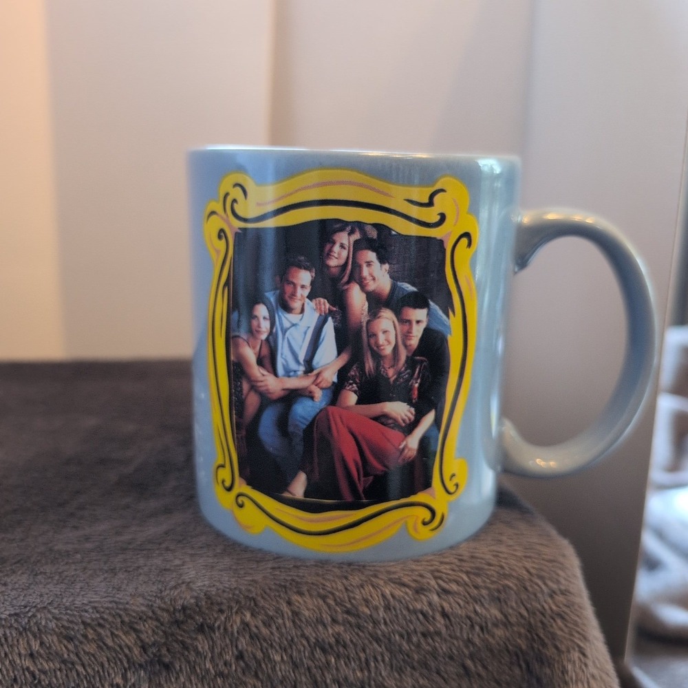 Friends TV Series Silver Buffalo Ceramic Mug 20oz Cast Photo Yellow Frame Blue